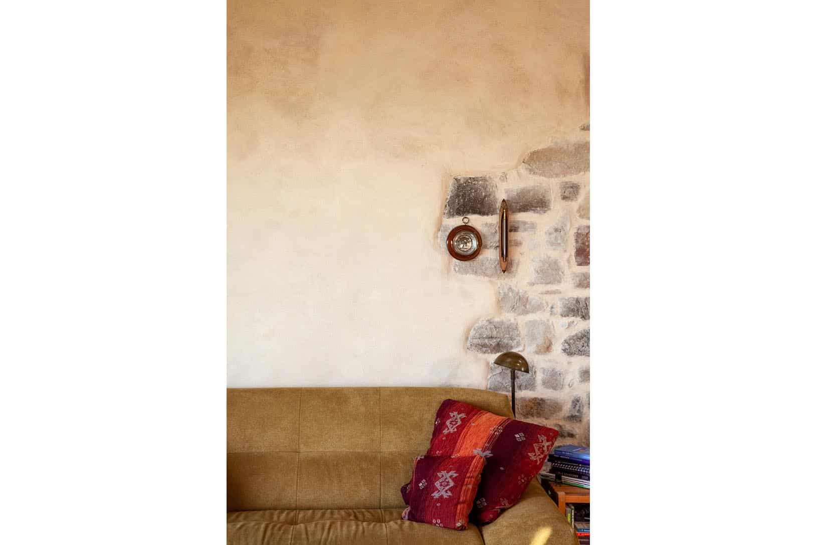 Enduit à la chaux et sable roux; finition à l'éponge-La chouette-Florent Ferlaud-Matiériste coloriste en décor mural-®Lisa-Gervassi-2023-05