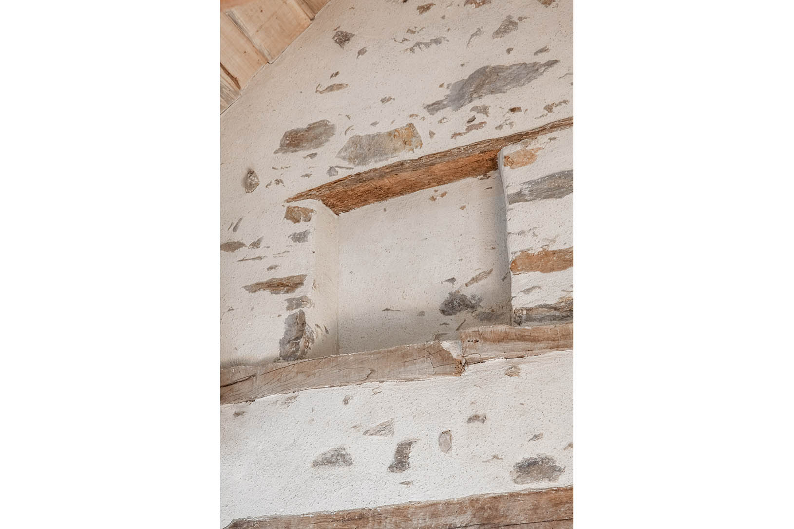 Enduit de chaux pierre à vue et stuc d'argile-La Combarie-Florent Ferlaud-Matiériste coloriste en décor mural-®Lisa-Gervassi-2023-07